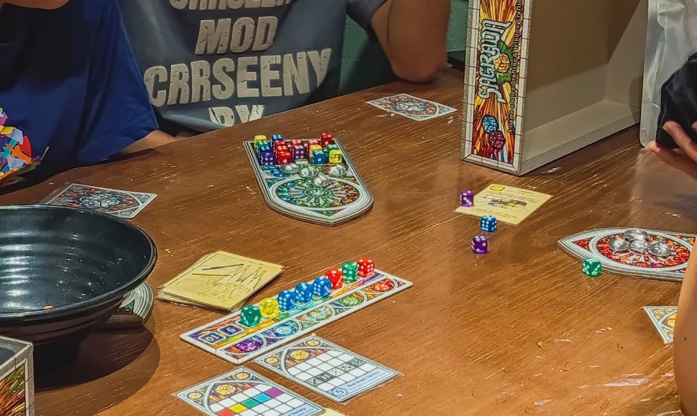 n mình trên con phố Hoàng Ngân, The Cozy Village - Nona Boardgame mang lại cảm giác thân thuộc như một ngôi làng thu nhỏ ấm áp giữa lòng phố thị