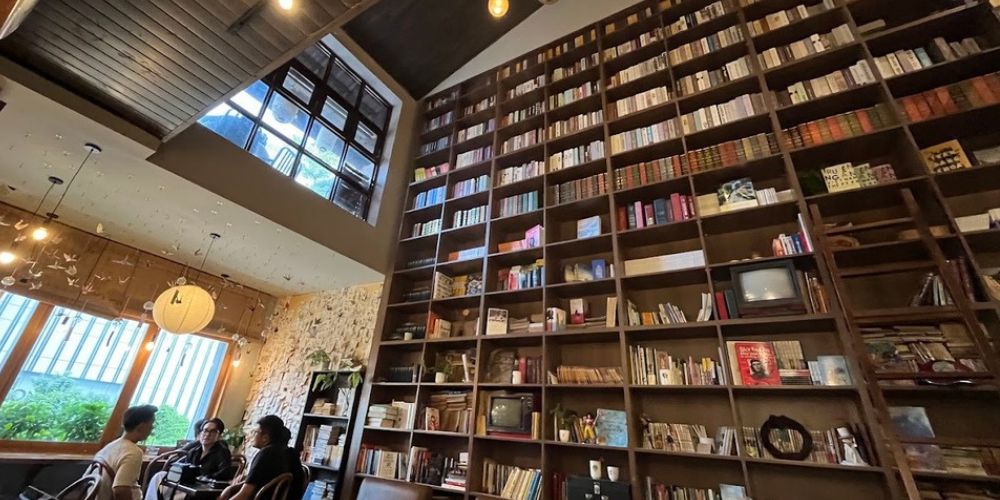ST Coffee BOOK là một trong những quán cafe sách mới được nhiều bạn trẻ yêu thích nhờ thiết kế hiện đại