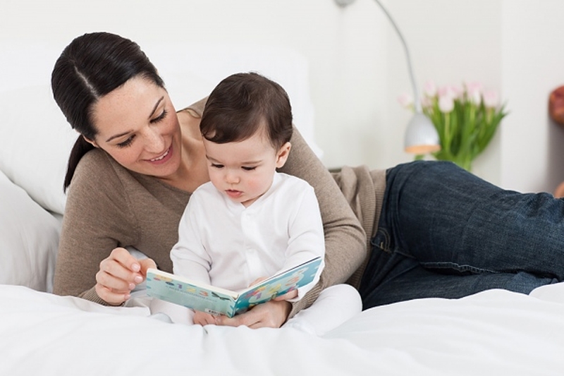 Giao tiếp tốt bao gồm nói, nghe, chờ lượt, nhìn vào người đối thoại, diễn đạt nhu cầu, gọi tên cảm xúc và phản hồi phù hợp với tình huống.
