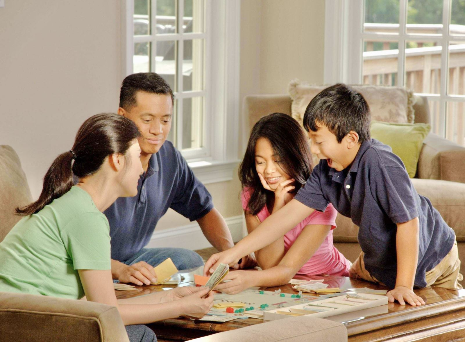 Cho trẻ chơi nhóm, chơi luân phiên và đóng vai