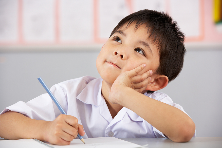 Khi chưa biết câu trả lời, trẻ cần được hướng dẫn cách tìm thông tin thay vì chờ cha mẹ giải thích hoàn toàn