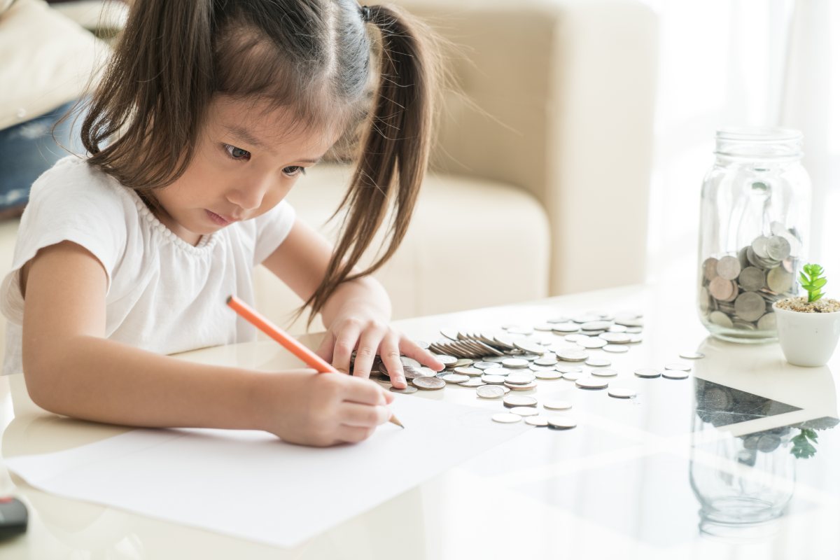 Thay vì yêu cầu con học hết cả bài, ba mẹ hãy chia thành từng mục tiêu nhỏ