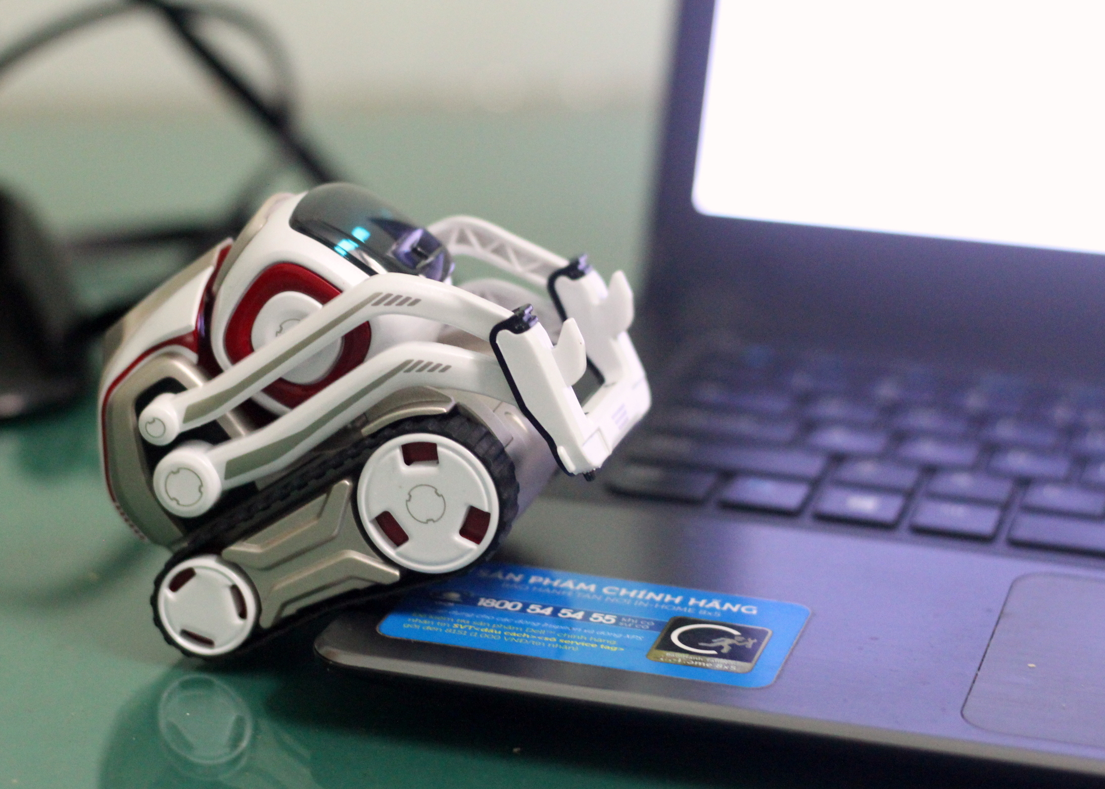 Một trong những điểm mạnh nổi bật của Robot Cozmo là khả năng hỗ trợ học lập trình dành cho trẻ em và người mới bắt đầu.