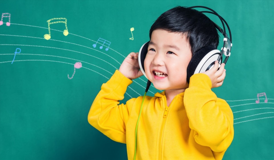 Âm nhạc là công cụ tuyệt vời giúp trẻ làm quen với tiếng Anh ngay từ nhỏ