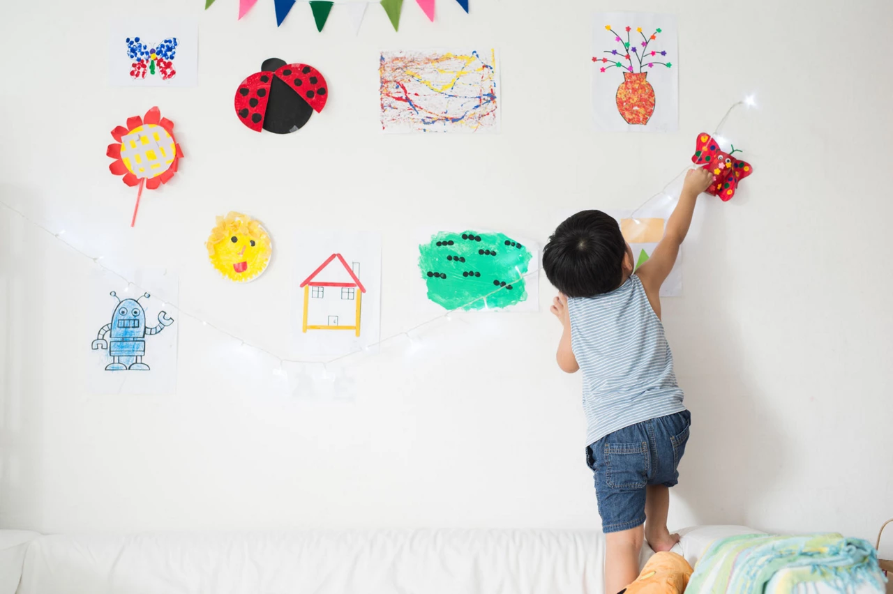 Khuyến khích trẻ vẽ và làm đồ thủ công