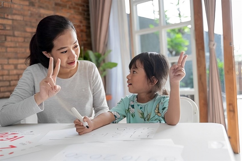 Khuyến khích trẻ đặt nhiều câu hỏi
