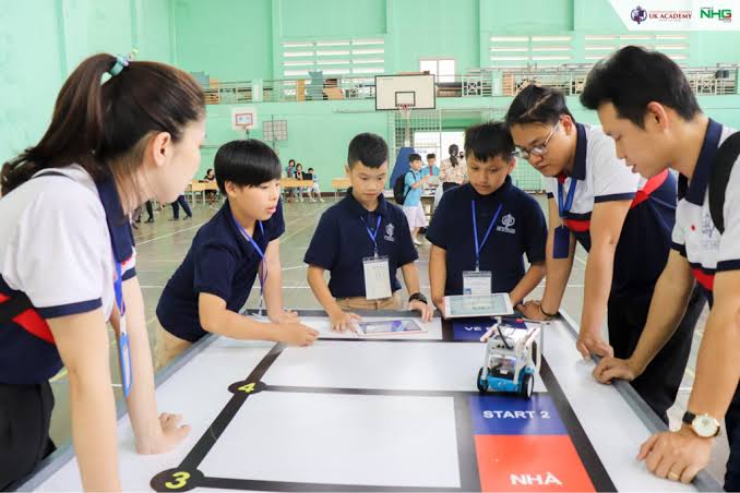 Mô hình STEM nghiên cứu khoa học, trẻ được hướng dẫn làm việc như một nhà khoa học nhỏ