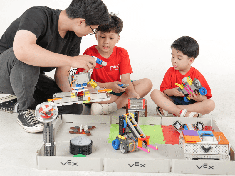 Con có thể thực hiện nhiệm vụ kéo dài, thu thập dữ liệu và cải tiến sản phẩm qua nhiều lần thử nghiệm.