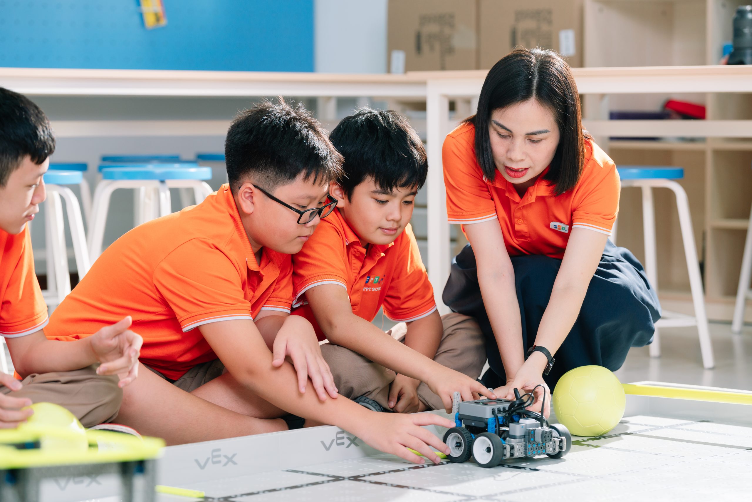  Lựa chọn robot phù hợp luôn phụ thuộc vào độ tuổi, sở thích và mục tiêu học tập của con, thay vì chạy theo độ nổi tiếng của sản phẩm.