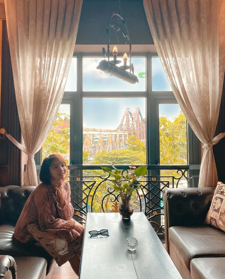 Serein Cafe & Lounge sở hữu không gian khoác lên mình vẻ đẹp cổ điển Châu Âu thế kỷ 20 